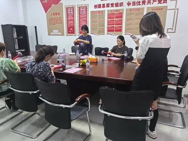 温州银行衢州分行营业部开展“艾草暖身，健康随行”主题沙龙活动