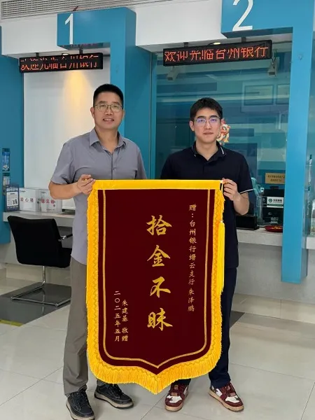 点赞!从羽毛球到网球,一场“跨球场”的爱心接力!