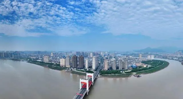 将人民“置顶”  不负时代“赠予”