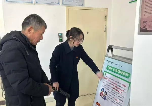 长兴农商银行吴山支行党支部加强反诈宣传