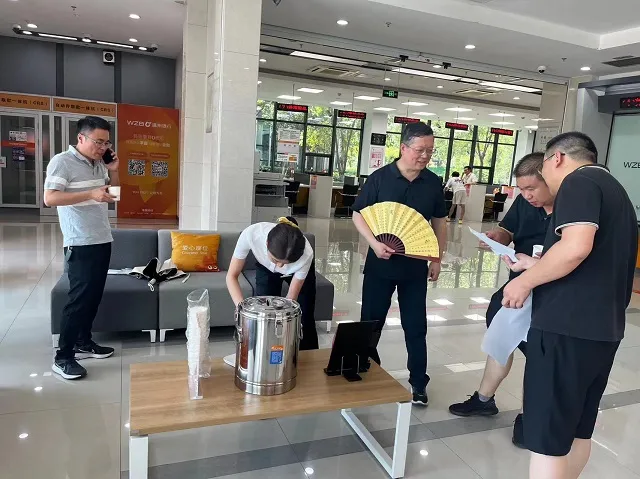 全力打造微笑服务示范网点