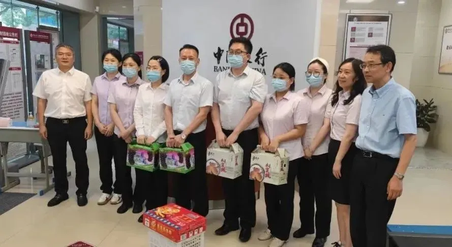 夏日送清凉 真情系员工舟山中行开展“防暑降温送清凉”慰问