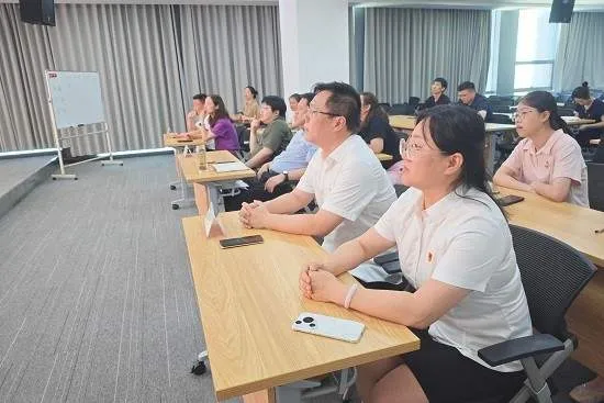 同台竞技，严守党纪！人保财险嘉兴经开营业部开展党纪知识竞赛