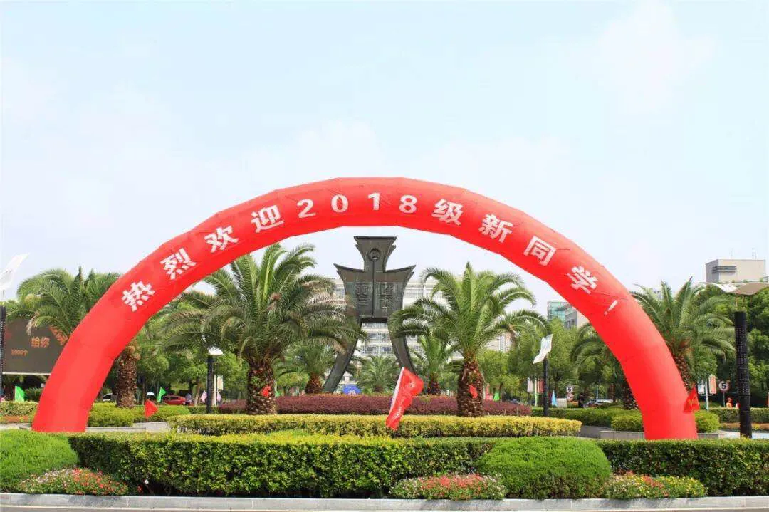 姐妹时隔8年报考同一学校同一专业