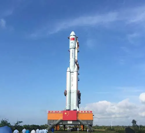 天舟一号转运至发射区将择机发射